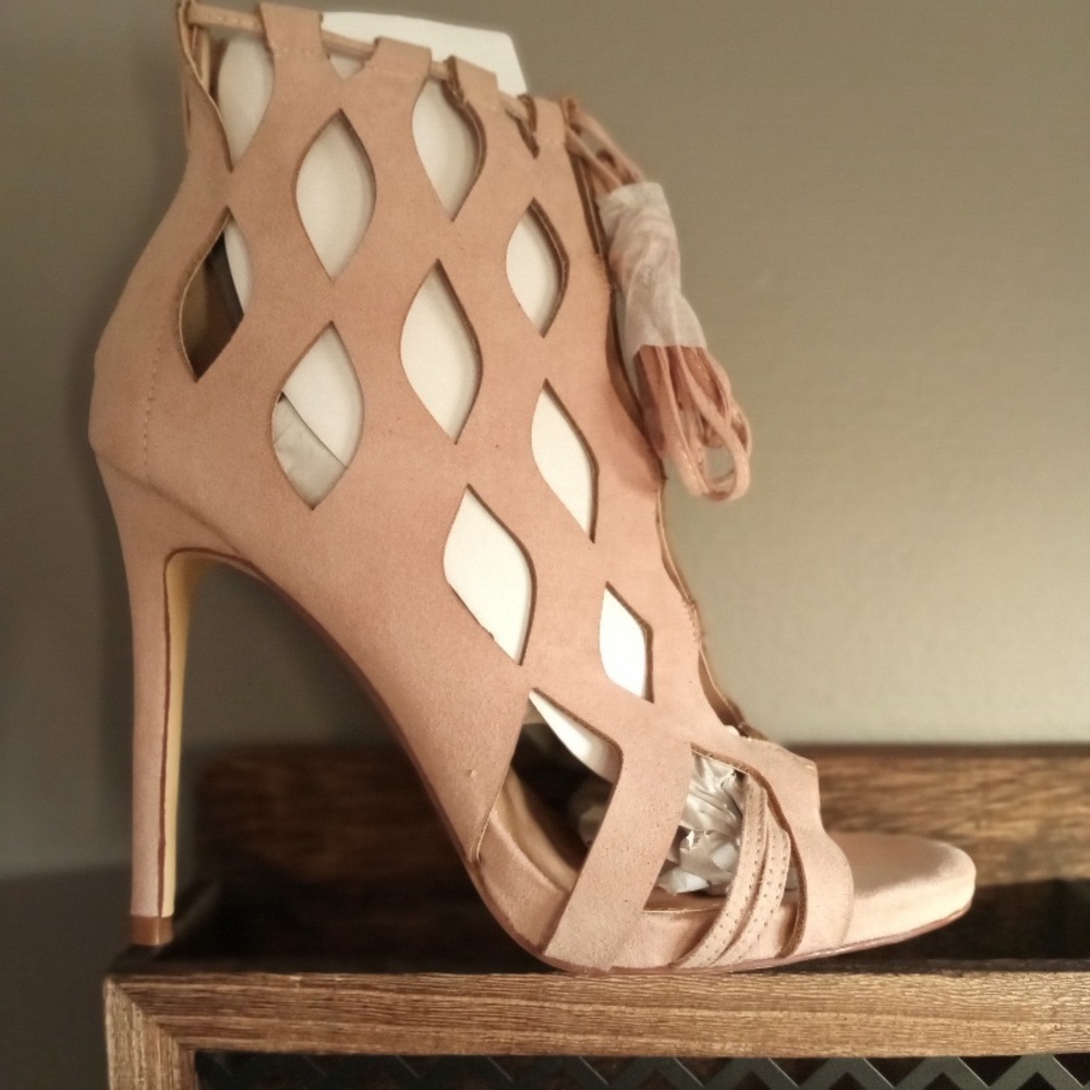 Super cute lace up heels!
